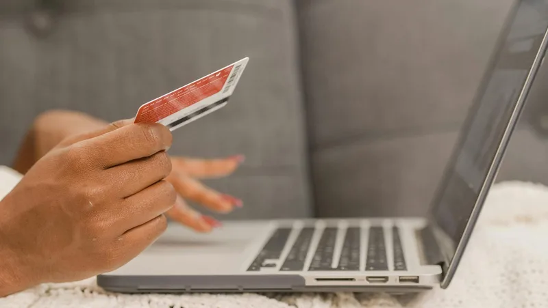 WooCommerce checkout page showing FPX and e-wallet payment options for Malaysian customers
